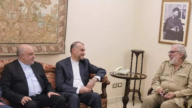 Iranpress: وزير الخارجية يلتقي بعائلة الإمام موسى الصدر في بيروت 