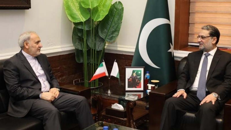 وزير الدفاع الباكستاني: إسلام آباد ملتزمة بتعزيز التعاون مع طهران في مجال الإرهاب