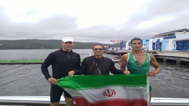Iranpress: ذهبية وفضية لإيران في مسابقة التجديف الدولية بروسيا 