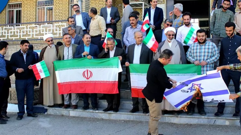 Iranpress: وقفات للطلاب دعما للشعب الفلسطيني في مختلف أنحاء إيران