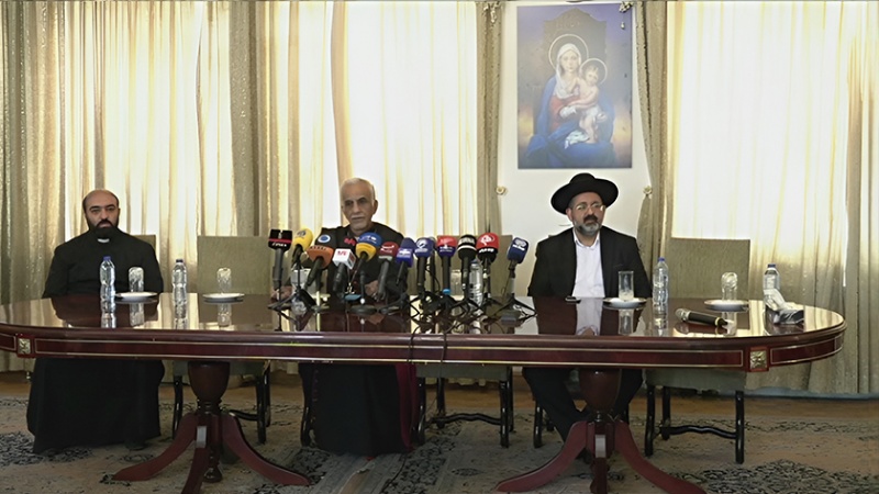 Iranpress: مؤتمر صحفي في طهران بمشاركة رؤساء الديانات في إيران تنديدًا بالجرائم الإسرائيلية