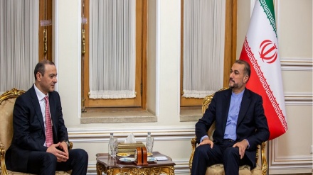 لقاء بين وزير الخارجية الإيراني وأمين المجلس الأعلى للأمن القومي الأرميني