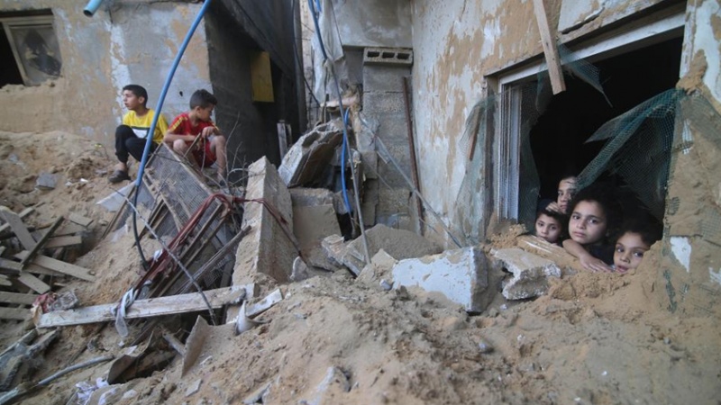 Iranpress: عشرات الشهداء والجرحى في قصف إسرائيلي استهدف منازل جنوب قطاع غزة 