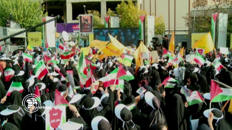 Iranpress: تجمع لطلاب مدارس طهران دعما للشعب الفلسطيني + فيديو
