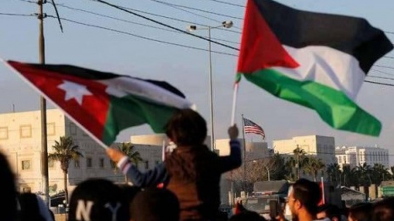 Iranpress: وقفة احتجاجية في العاصمة الأردنية تنديدا بالعدوان الإسرائيلي على غزة
