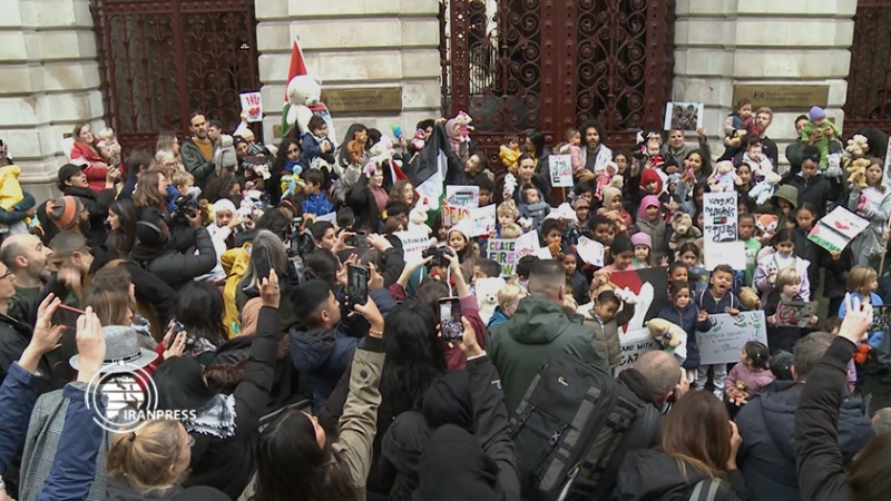 Iranpress: مظاهرة أمام وزارة الخارجية البريطانية للتنديد بإبادة الفلسطينيين 