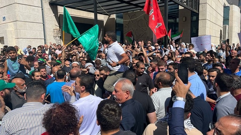 Iranpress: مسيرة أردنية نحو الأراضي الفلسطينية دعمًا للمقاومة 