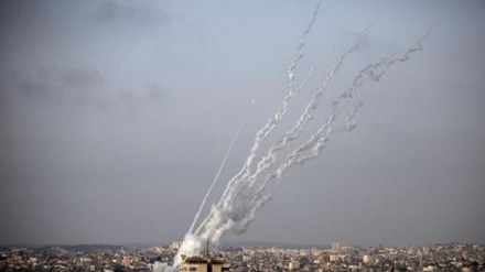 إطلاق رشقات صاروخية متتالية من قطاع غزة صوب مستوطنات ومدن الاحتلال