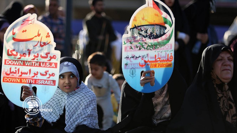 Iranpress: وقفة تضامنية في مدينة أصفهان للوقوف مع الشعب الفلسطيني + صور 