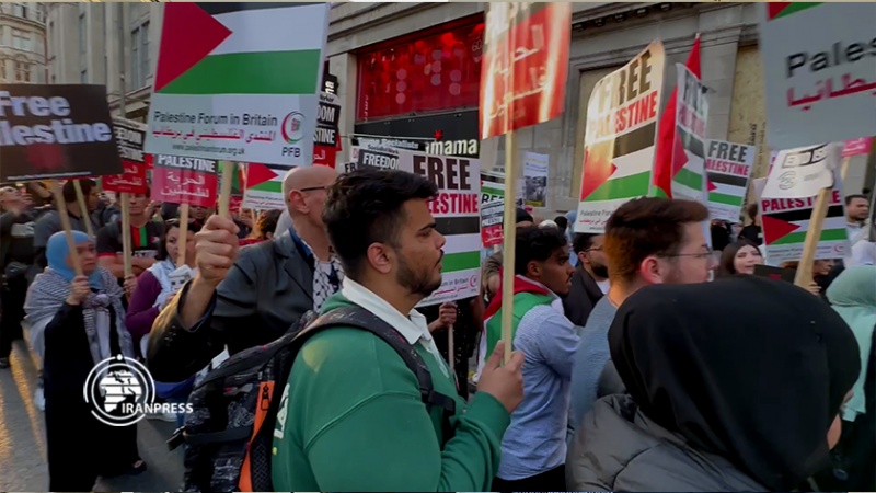 Iranpress: وقفة لداعمي فلسطين أمام سفارة الاحتلال في لندن + فيديو