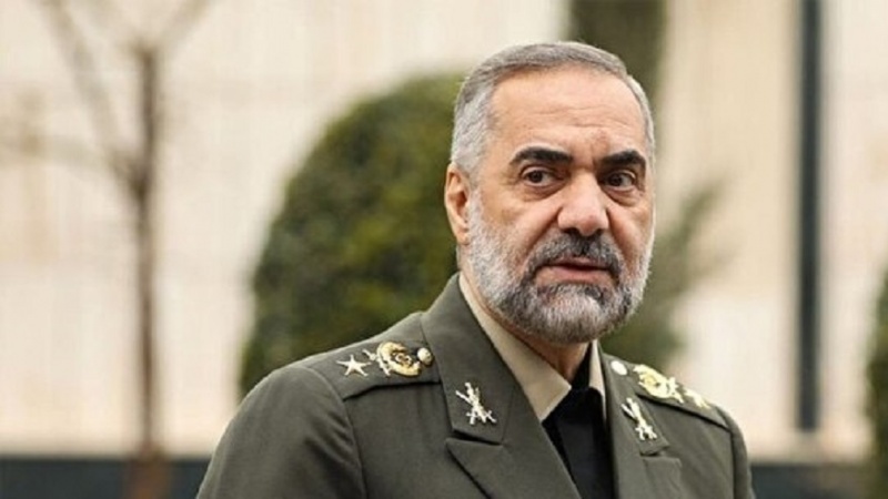 Iranpress: وزير الدفاع الإيراني: على الدول الأجنبية مغادرة المنطقة
