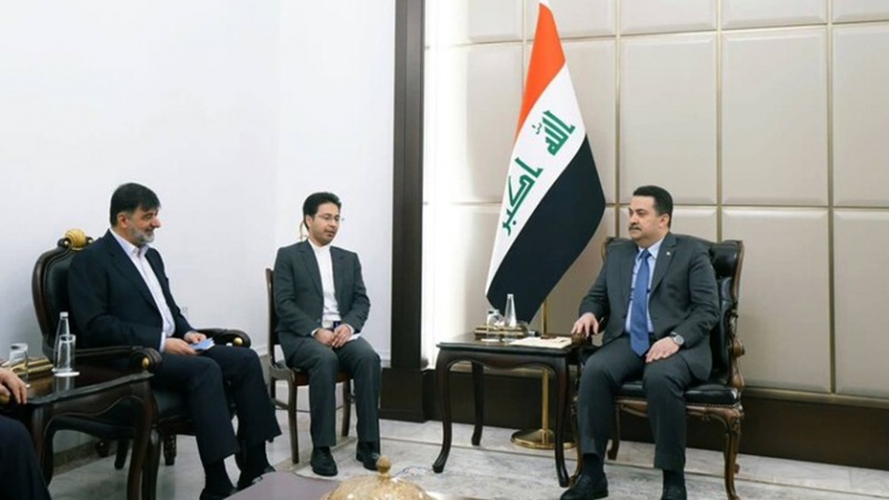 Iranpress: قائد الشرطة الإيرانية يبحث مع رئيس الوزراء العراقي التنسيق الأمني الثنائي 