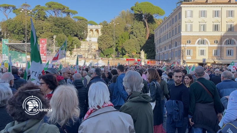 Iranpress: مظاهرة شعبية في إيطاليا احتجاجًا على الأوضاع المعيشية