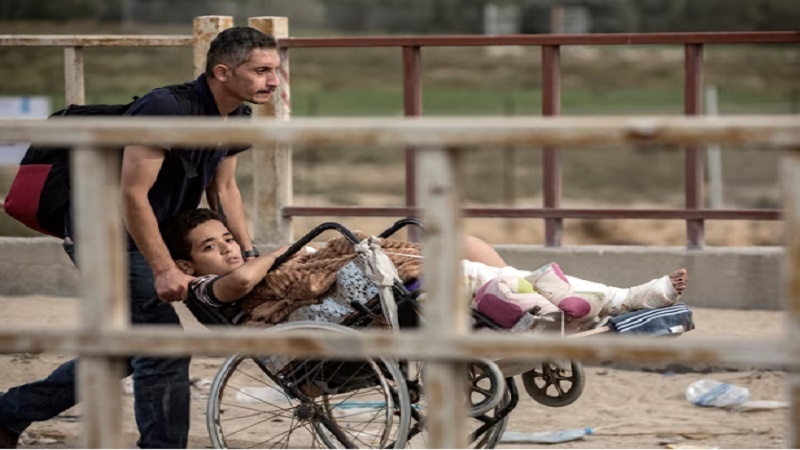 Iranpress: الدكتور محمد زقوت: الأطفال في غزة مهددون بالموت 