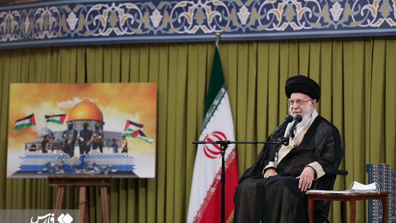 Iranpress: قائد الثورة: على الحكومات الإسلامية أن لا تتعاون اقتصاديا مع الكيان الصهيوني