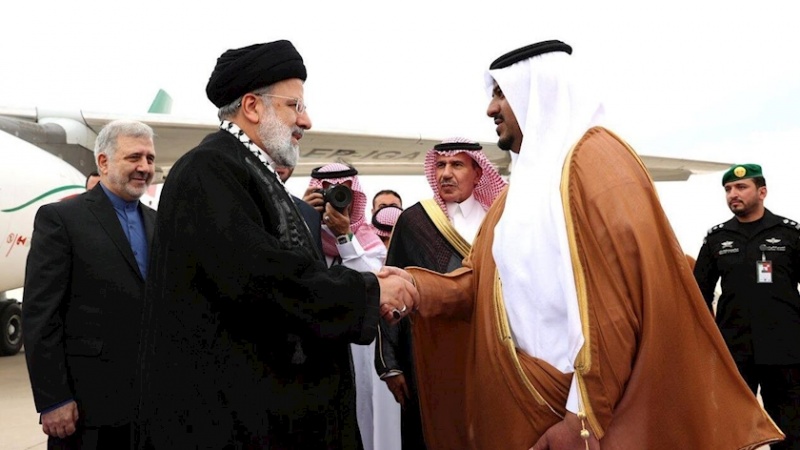 Iranpress: رئيسي يصل إلى العاصمة السعودية