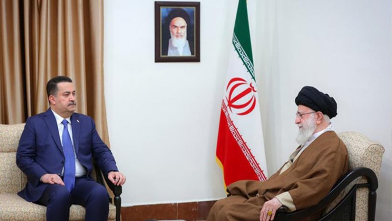 Iranpress: قائد الثورة الإسلامية يؤكد على تزايد الضغوط السياسية على أمريكا والكيان الصهيوني