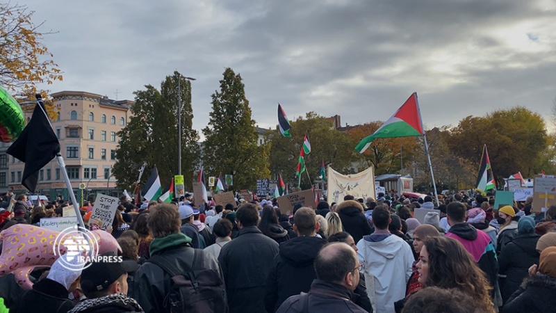 Iranpress: مظاهرة مؤيدة للشعب الفلسطيني في العاصمة الألمانية 