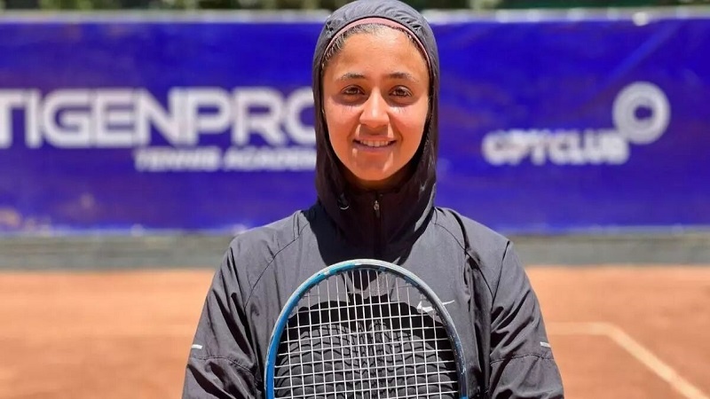 فتاة إيرانية تتوج بالوصافة في جولة كرة المضرب العالمية بكينيا