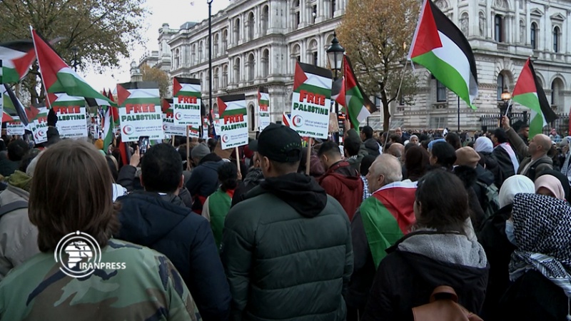 Iranpress: وقفة مناهضة للكيان الصهيوني أمام مقر رئاسة الوزراء البريطانية + فيديو 