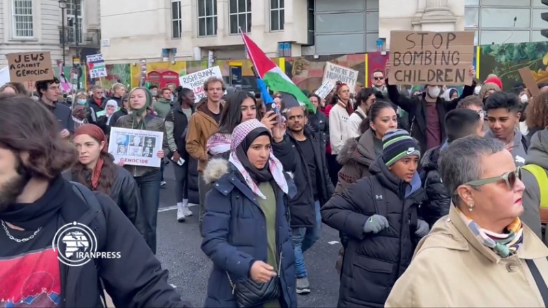 Iranpress: مظاهرة حاشدة في لندن تنديدا باستمرار المجازر الإسرائيلية في غزة