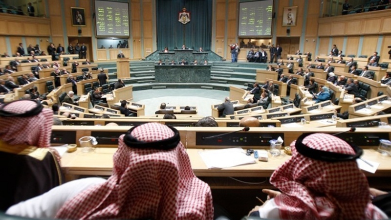 Iranpress: الأردن .. مجلس النواب يقرّ بالإجماع مراجعة الاتفاقات الموقعة مع الكيان الإسرائيلي