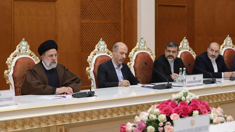 Iranpress: رئيسي : الاشتراكات الثقافية والحضارية توفر مجالا مساعدا لتعزيز العلاقات بين إيران وطاجيكستان 