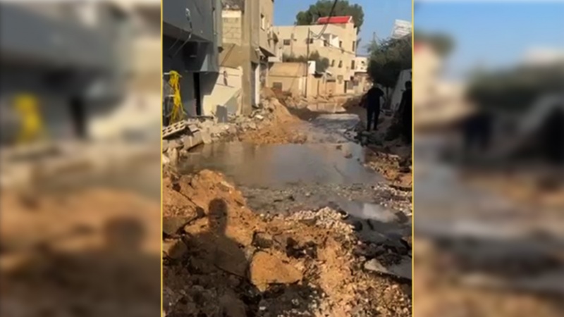Iranpress:  شاهد.. دمار كبير في مخيم جنين بعد تجريف آليات الاحتلال للشوارع وتدمير البنية التحتية