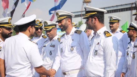 إرساء سفينة ‘السلام والصداقة’ العُمانية في ميناء بندر عباس الإيراني