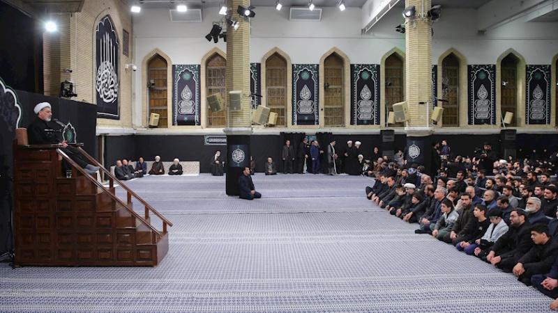 Iranpress: مراسم عزاء استشهاد السيدة الزهراء (عليها السلام) بحضور قائد الثورة الإسلامية