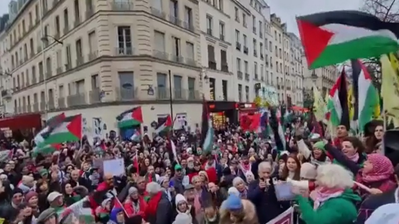 Iranpress: تظاهرة في باريس تطالب بوقف إطلاق النار في غزة + فيديو 