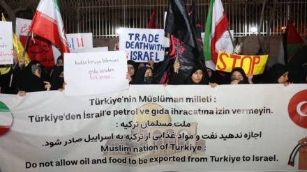 تجمع احتجاجي لطلاب مشهد أمام القنصلية التركية
