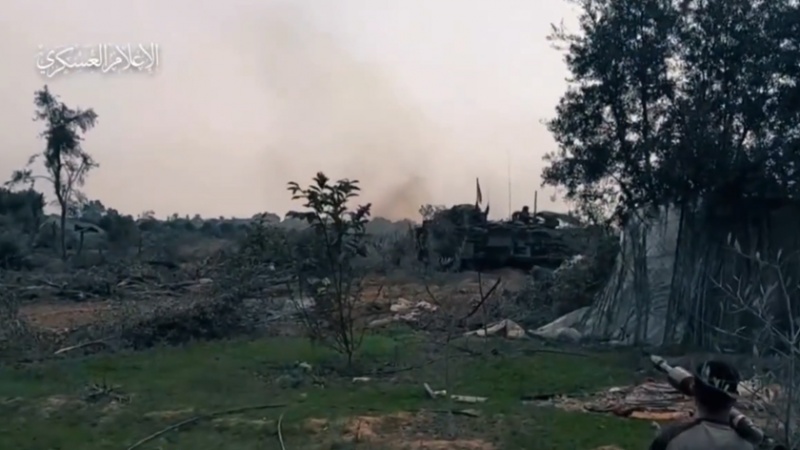 Iranpress: معارك ضارية بين كتائب القسام وجيش الاحتلال في مخيم البريج + فيديو 