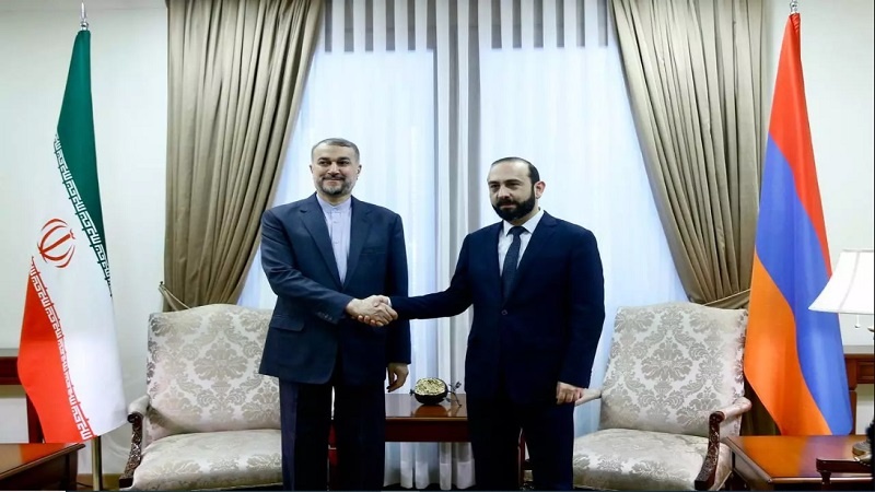 Iranpress: إيران وأرمينيا بصدد تطوير علاقاتهما التجارية والسياسية