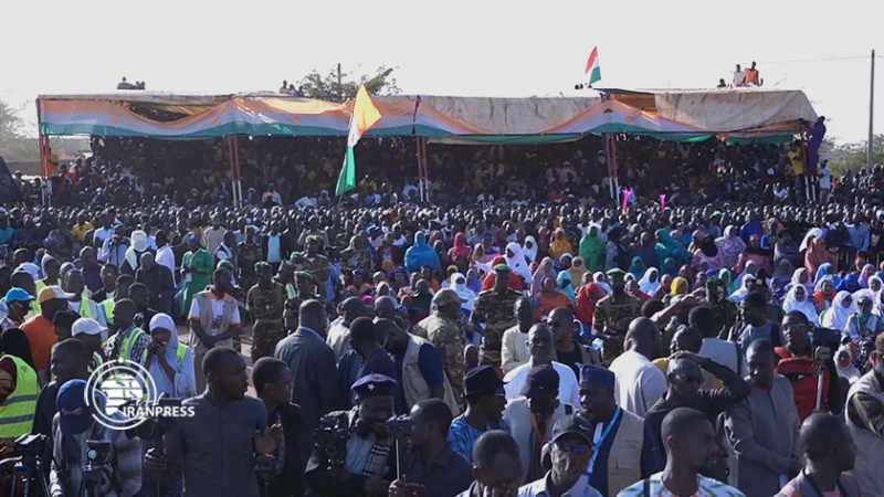 Iranpress: الاحتفالات في نيامي بانسحاب القوات الفرنسية من النيجر