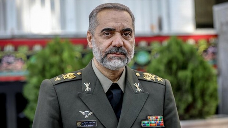 Iranpress: العميد آشتياني: مساعي وزارة الدفاع الإيرانية لترقية وإنتاج أنظمة دفاعية جديدة