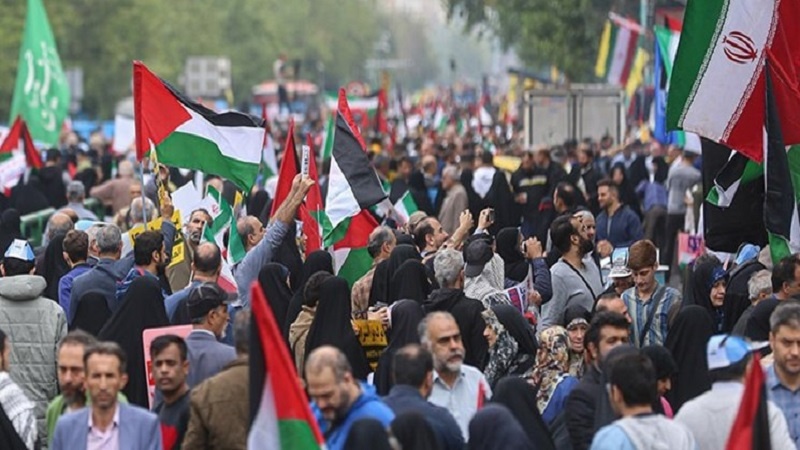 Iranpress: مسيرات حاشدة دعماً للشعب الفلسطيني في أرجاء  إيران الإسلامية