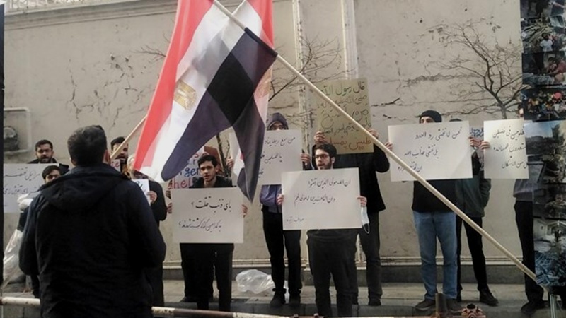 Iranpress: وقفة احتجاجية أمام مكتب رعاية المصالح المصرية في طهران