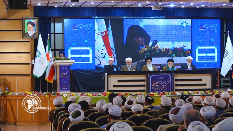 Iranpress: الدور الهام لدبلوماسية القرآن في ترويج الحوار بين الأديان