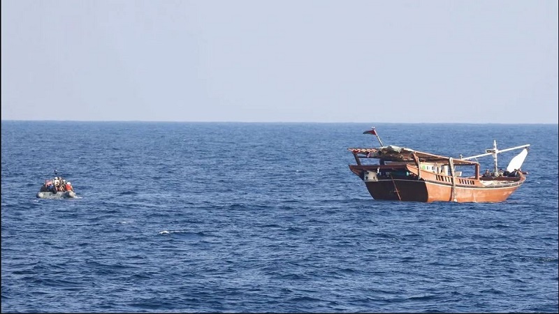 Iranpress: هيئة بريطانية: بلاغ عن اعتلاء أشخاص لسفينة قبالة ساحل عمان