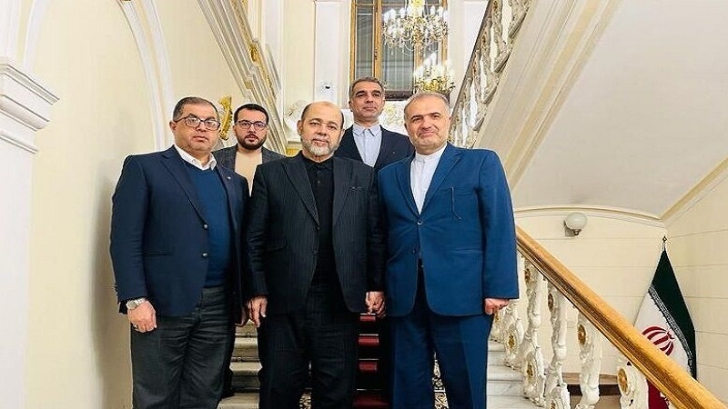 Iranpress: عضو المكتب السياسي لحركة حماس والسفير الإيراني لدى روسيا یبحثان الأوضاع في غزة