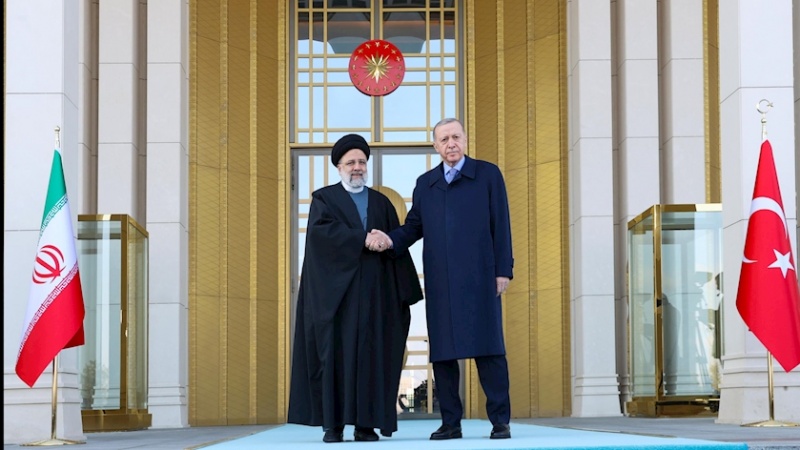 Iranpress: الرئيس التركي يستقبل الرئيس رئيسي 