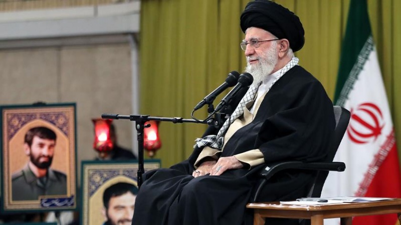 Iranpress: قائد الثورة: يجب قطع الشرايين الحيوية للكيان الصهيوني
