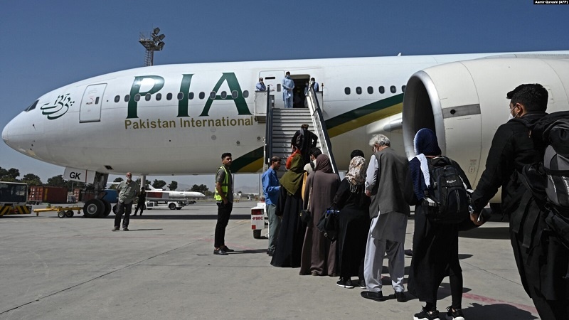 Iranpress: الطائرات الباكستانية تستأنف رحلاتها العابرة للحدود الإيرانية 
