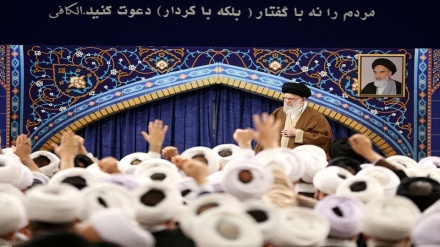 سماحة قائد الثورة الإسلامية يستقبل خطباء الجمعة من أنحاء البلاد