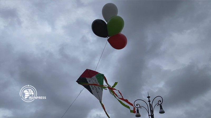 Iranpress: تحليق طائرات ورقية في روما تضامنا مع أطفال غزة