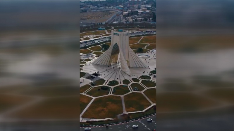 Iranpress: مظهر جميل لبرج ‘‘ آزادي’’ + فيديو 