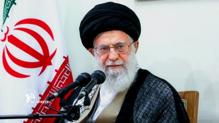 قائد الثورة الإسلامية يعزي عائلات جريمة كرمان