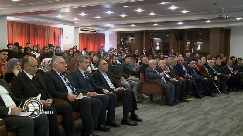 Iranpress: حفل تكريم باحث تركي في الشأن الإيراني في أنقرة + فيديو