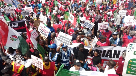 احتجاج للعمال في نيجيريا ضد غلاء المعيشة وانعدام الأمن